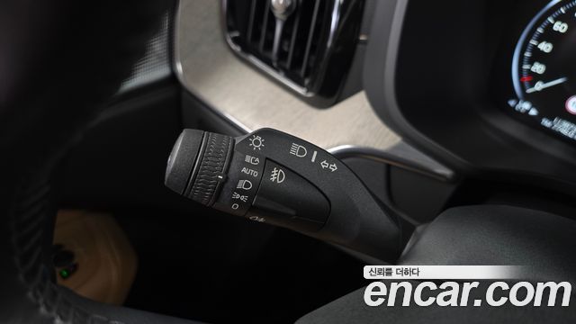 Volvo XC60 2020 — photo 34
