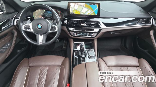 BMW 5-Series 2023 — photo 10