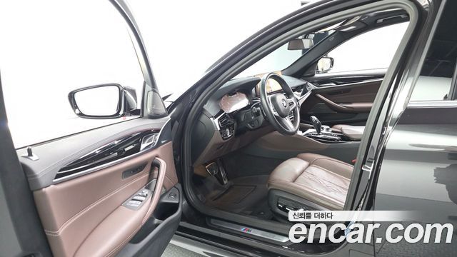 BMW 5-Series 2023 — photo 13