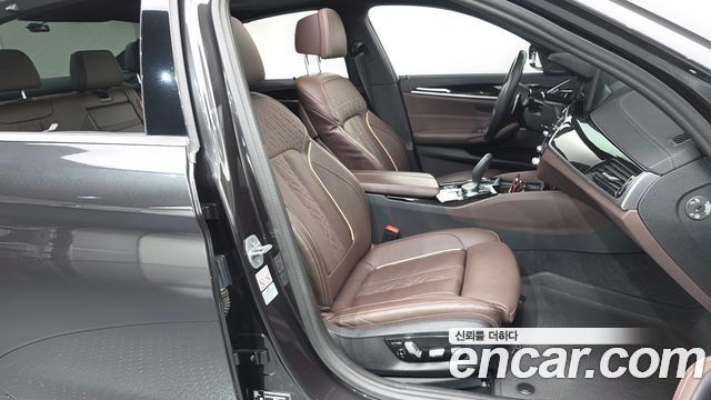 BMW 5-Series 2023 — photo 17