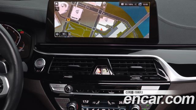 BMW 5-Series 2023 — photo 20