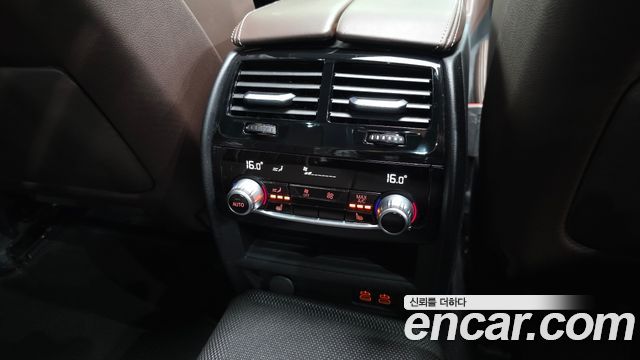 BMW 5-Series 2023 — photo 25