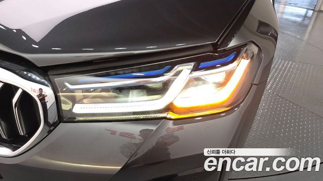 BMW 5-Series 2023 — photo 8