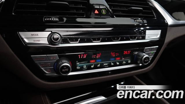 BMW 5-Series 2023 — photo 31