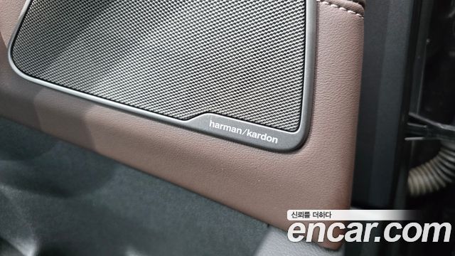 BMW 5-Series 2023 — photo 36