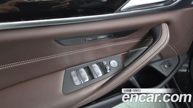 BMW 5-Series 2023 — photo 37