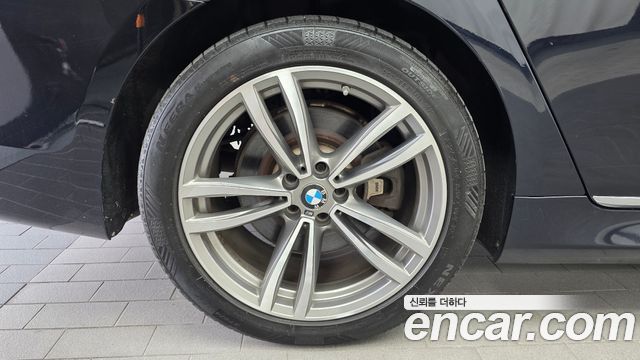 BMW 7-Series 2018 — photo 5