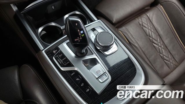 BMW 7-Series 2018 — photo 9