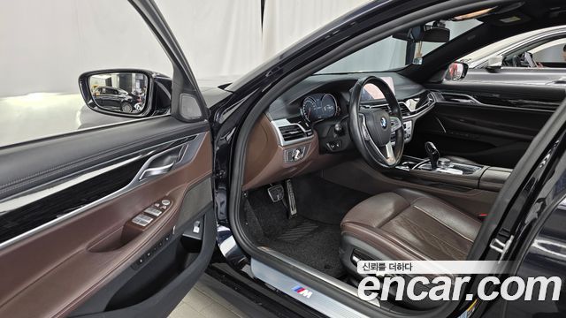 BMW 7-Series 2018 — photo 10