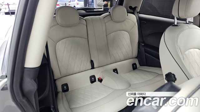 Mini Cooper 2023 — photo 18