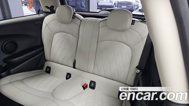 Mini Cooper 2023 — photo 16