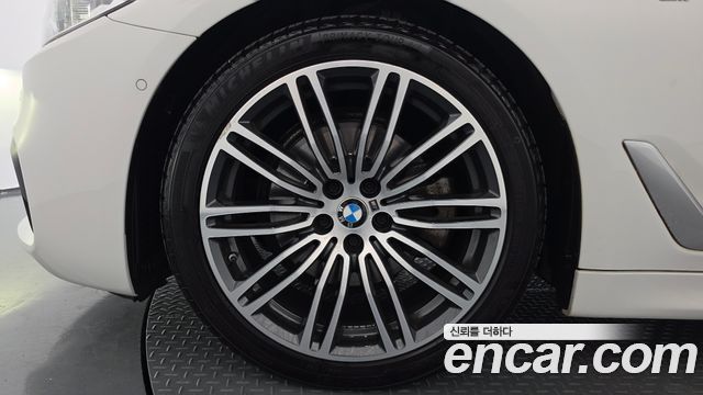 BMW 5-Series 2020 — photo 5