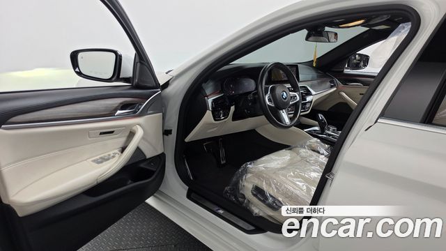 BMW 5-Series 2020 — photo 13