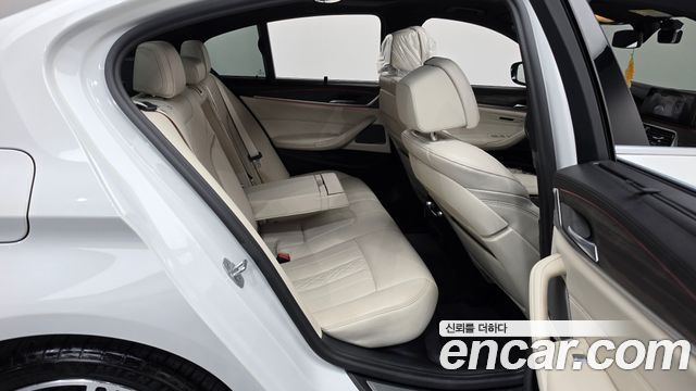 BMW 5-Series 2020 — photo 17