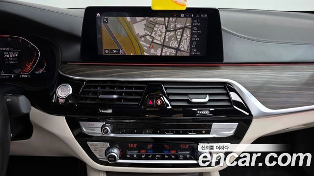 BMW 5-Series 2020 — photo 18