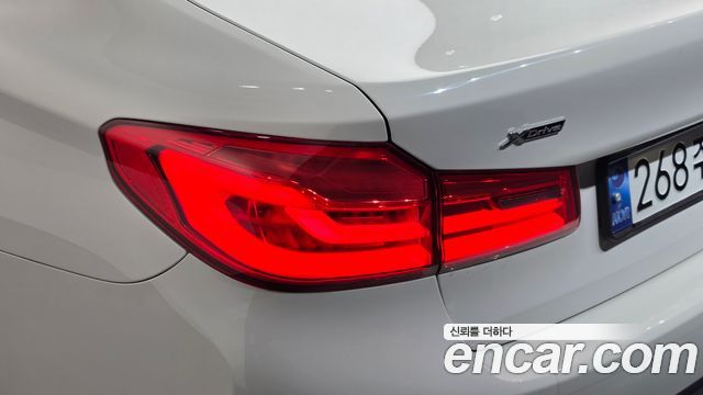 BMW 5-Series 2020 — photo 9