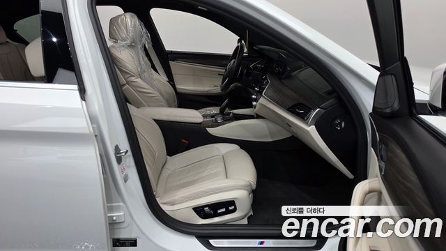 BMW 5-Series 2020 — photo 16