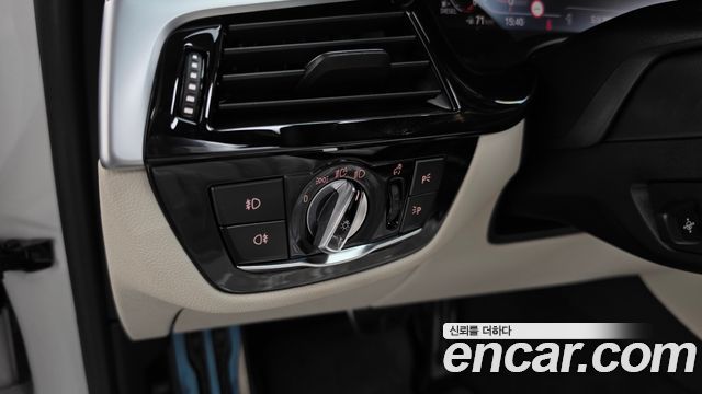 BMW 5-Series 2020 — photo 28