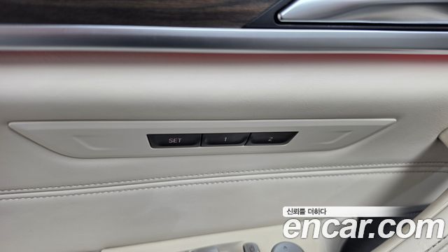 BMW 5-Series 2020 — photo 32