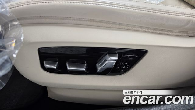 BMW 5-Series 2020 — photo 33