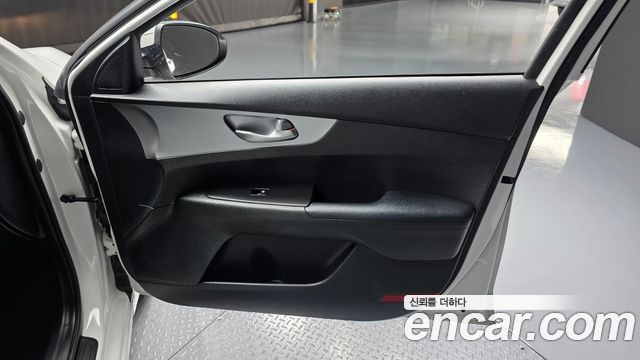 Kia K3 2023 — photo 15