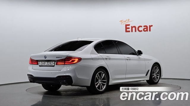 BMW 5-Series 2017 — photo 2