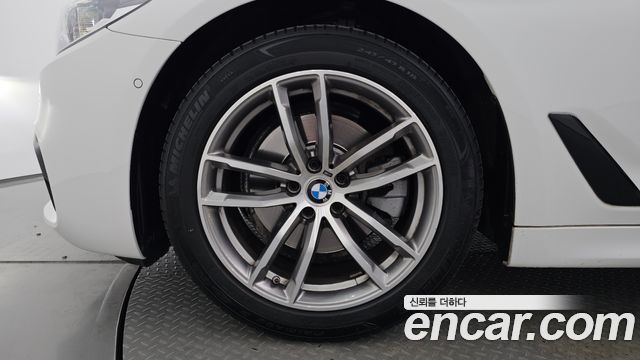 BMW 5-Series 2017 — photo 5