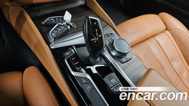 BMW 5-Series 2017 — photo 12
