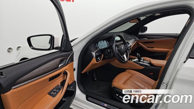 BMW 5-Series 2017 — photo 13