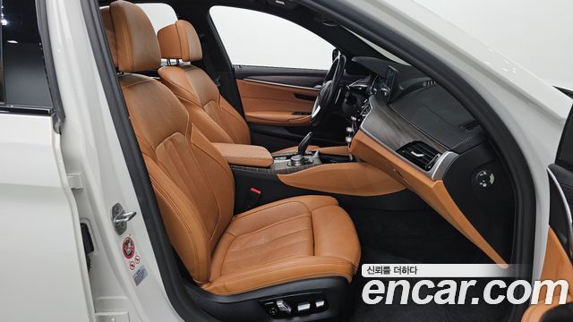 BMW 5-Series 2017 — photo 17