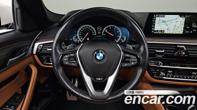 BMW 5-Series 2017 — photo 19