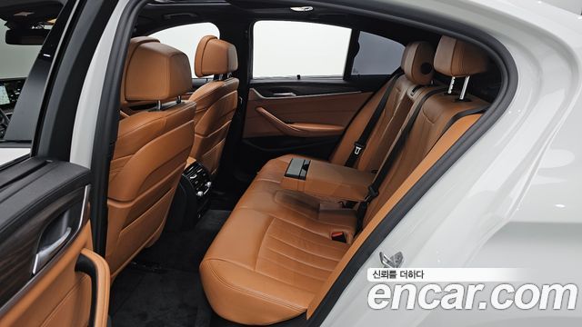 BMW 5-Series 2017 — photo 16