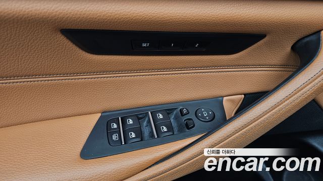 BMW 5-Series 2017 — photo 29