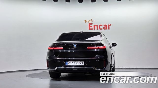 BMW 7-Series 2024 — photo 4