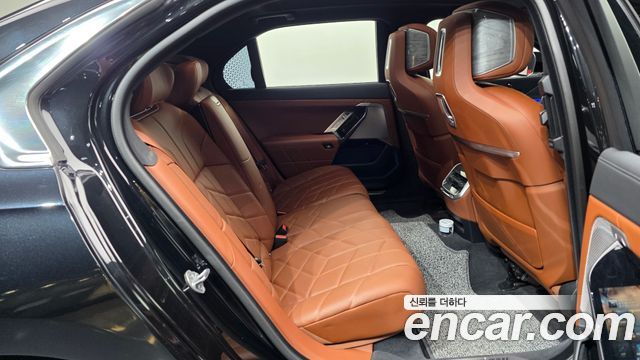 BMW 7-Series 2024 — photo 18