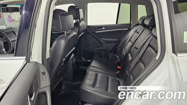 Volkswagen Tiguan 2015 — photo 12