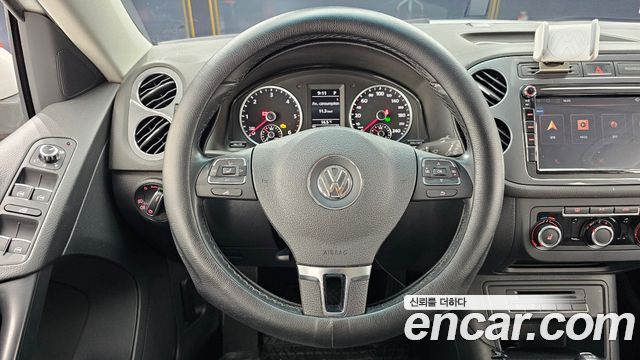 Volkswagen Tiguan 2015 — photo 13