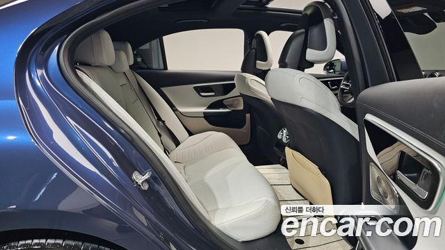 Mercedes-Benz C-Class 2024 — photo 17