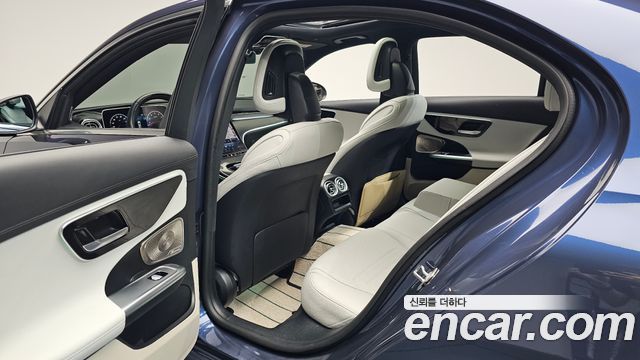 Mercedes-Benz C-Class 2024 — photo 18