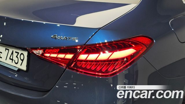 Mercedes-Benz C-Class 2024 — photo 9