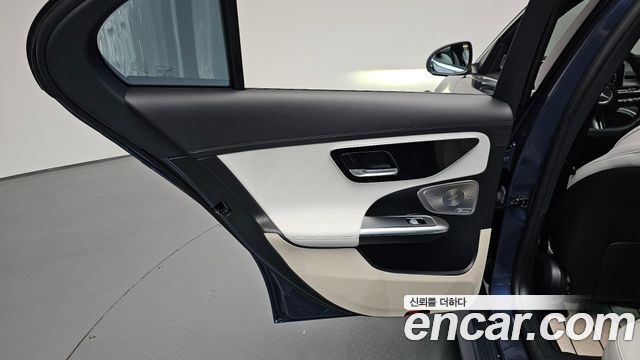 Mercedes-Benz C-Class 2024 — photo 15