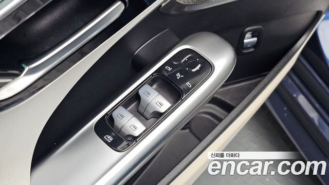Mercedes-Benz C-Class 2024 — photo 28
