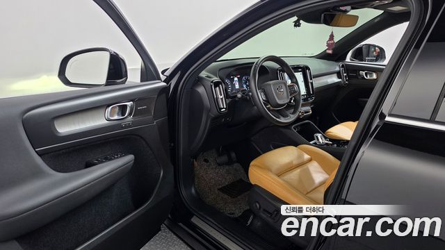 Volvo XC40 2021 — photo 13