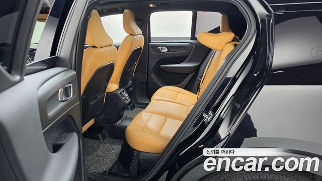 Volvo XC40 2021 — photo 17