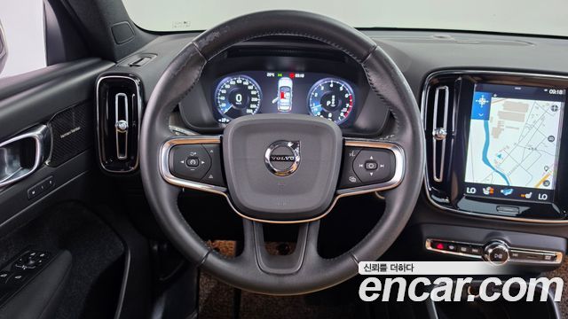 Volvo XC40 2021 — photo 18