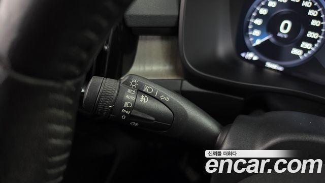 Volvo XC40 2021 — photo 24