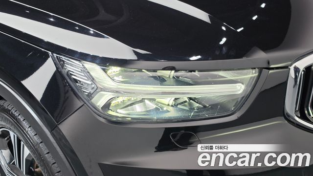 Volvo XC40 2021 — photo 8