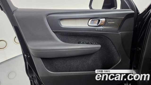 Volvo XC40 2021 — photo 14
