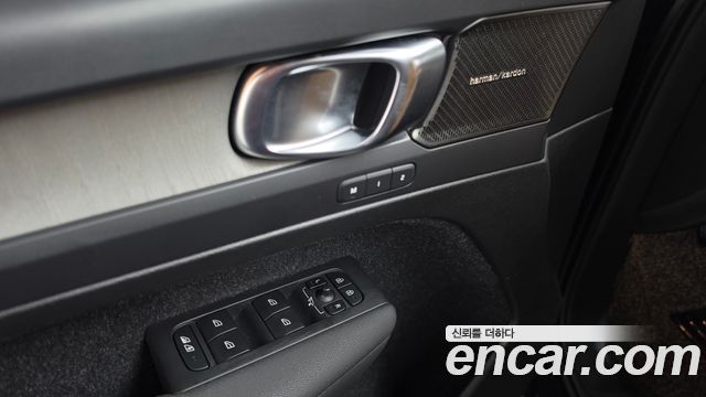Volvo XC40 2021 — photo 28