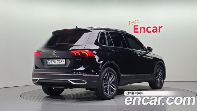 Volkswagen Tiguan 2023 — photo 2